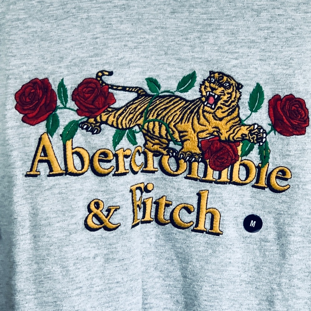 Abercrombie and Fitch Size M Heavy Knit Ultra Soft Embroidered T-Shirt - Picture 3 of 6